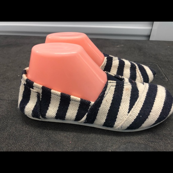 Lazy Days Women’s Black&White Striped Loafer Shoes - Picture 2 of 8